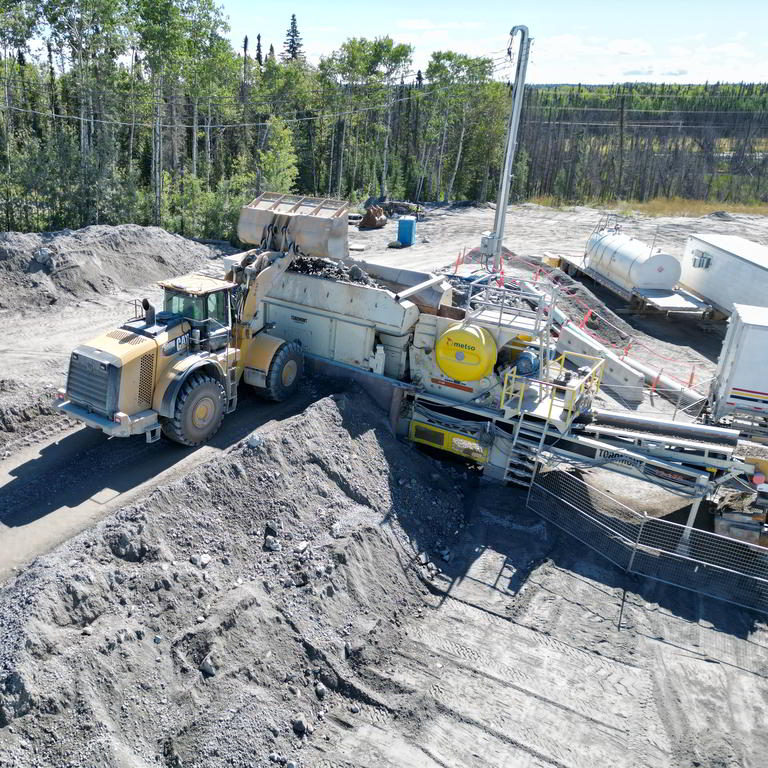 Loader feeding mobile crusher